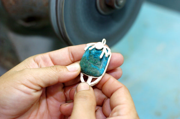 Custom gemstone jewelry order at Goldlip workshop, Trat Thailand