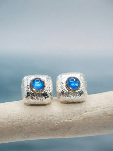 ต่างหูสตั๊ดเงิน 925 ชุบไฟฟ้าทำมือประดับสเปกโทรไลต์คาโบชอง — Goldlip Thailand