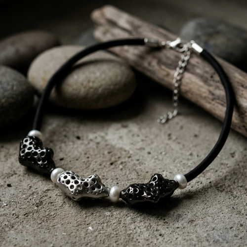 Handmade electroformed 925 silver bead necklace with sculptural trio beads and freshwater pearls — Goldlip Thailand